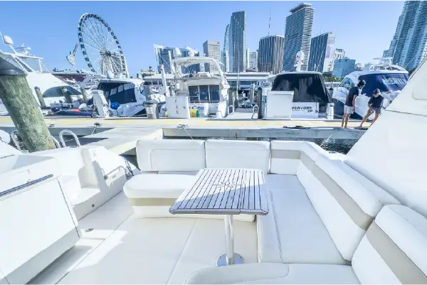 People relaxing on a 50ft Sea Ray yacht during a Miami cruise. 600x400 1
