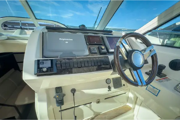 People relaxing on a 50ft Sea Ray yacht during a Miami cruise. 600x400