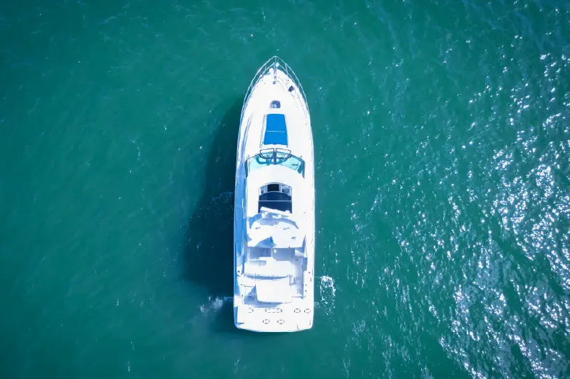People relaxing on a 50ft Sea Ray yacht during a Miami cruise. 800x533