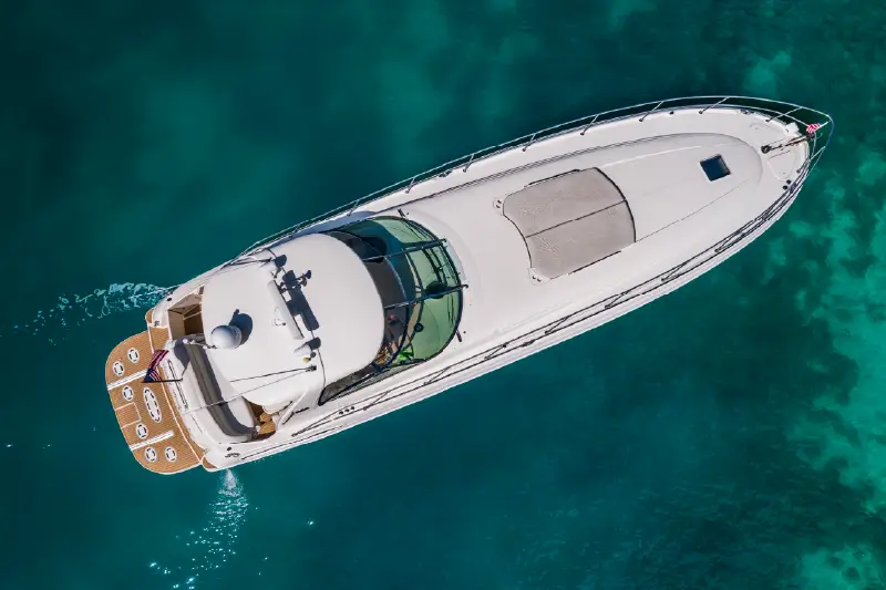 People enjoying a trip on a 55ft Sea Ray yacht in Miami. 800x533_1